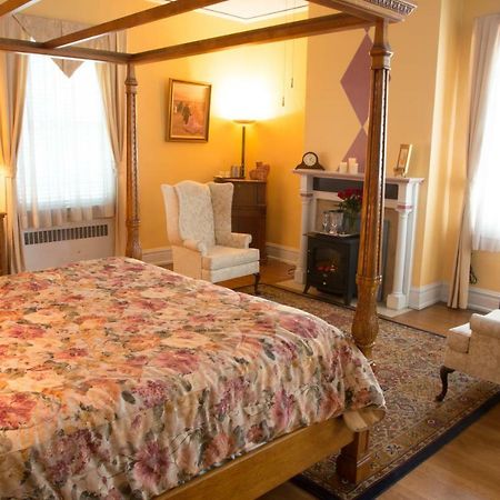 Morehead Manor Bed And Breakfast Дарем Экстерьер фото