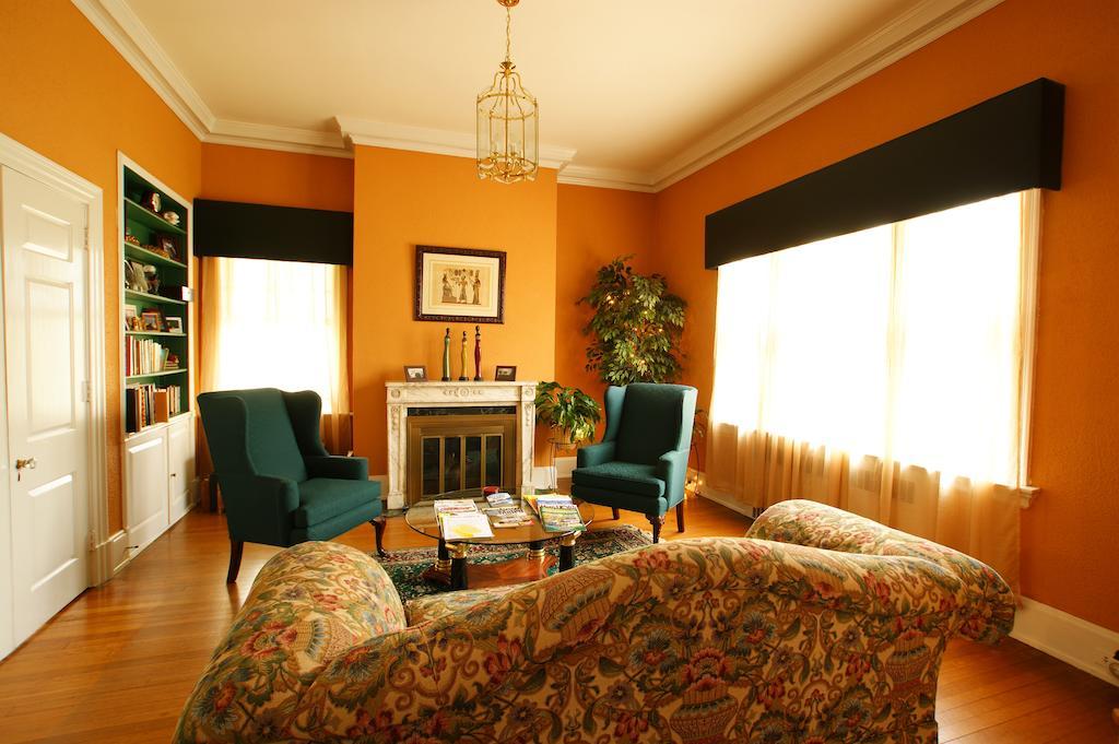 Morehead Manor Bed And Breakfast Дарем Экстерьер фото