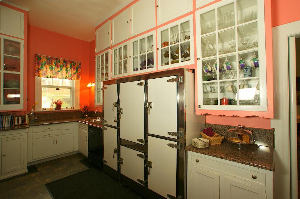 Morehead Manor Bed And Breakfast Дарем Экстерьер фото