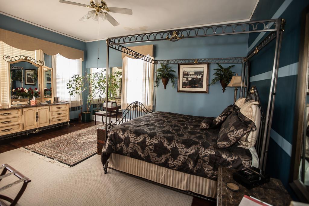 Morehead Manor Bed And Breakfast Дарем Экстерьер фото