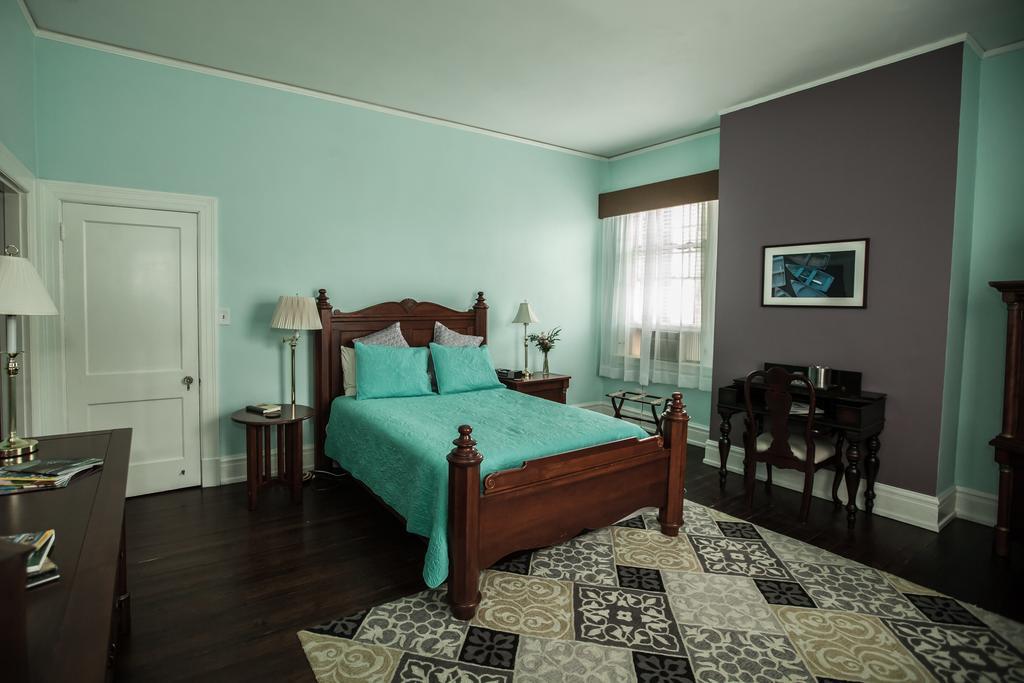 Morehead Manor Bed And Breakfast Дарем Экстерьер фото