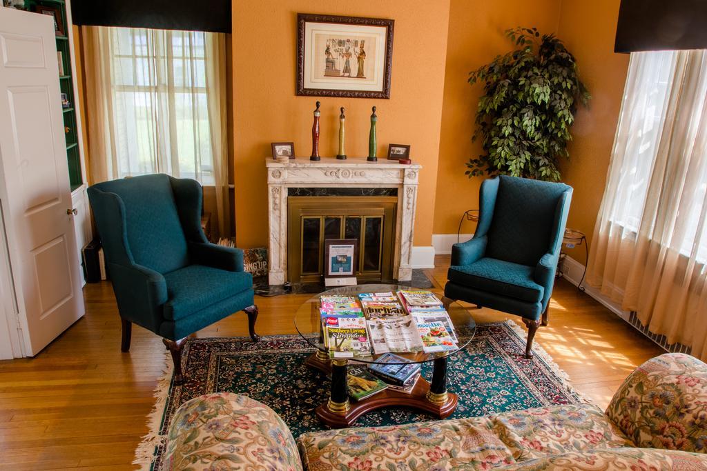 Morehead Manor Bed And Breakfast Дарем Экстерьер фото
