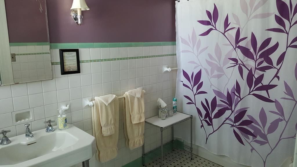 Morehead Manor Bed And Breakfast Дарем Экстерьер фото